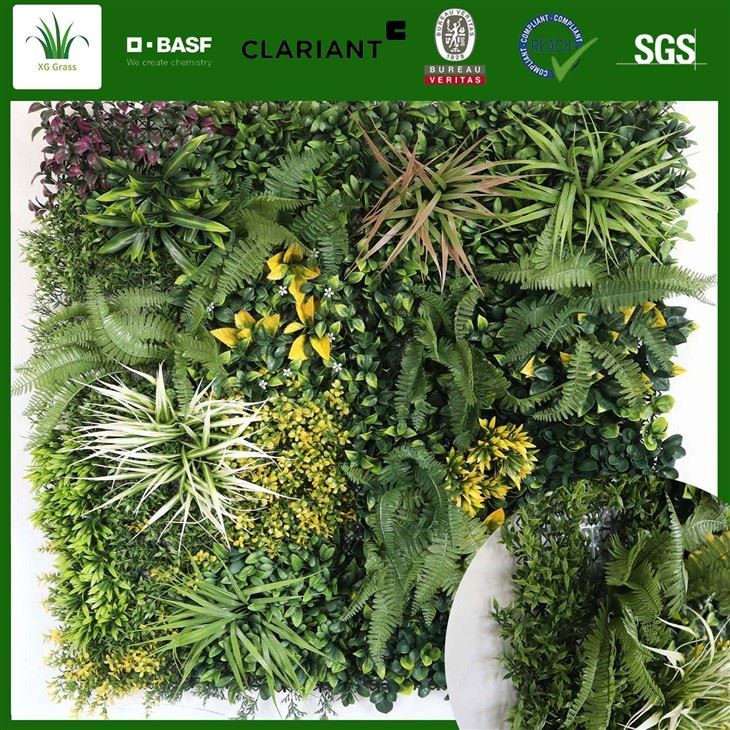 Paret de flors falses