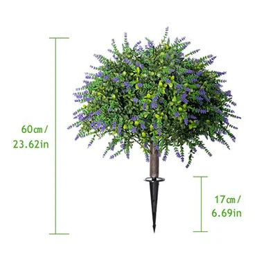 Bola de topiària de plantes artificials a l'aire lliure